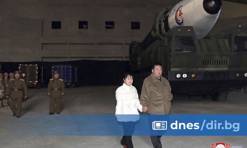Севернокорейските медии показаха дъщерята на лидера Ким Чен-ун, за която