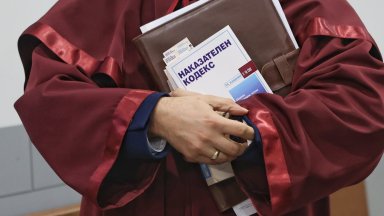 Родители на 9 годишно момиченце в търсене на по строго наказание след