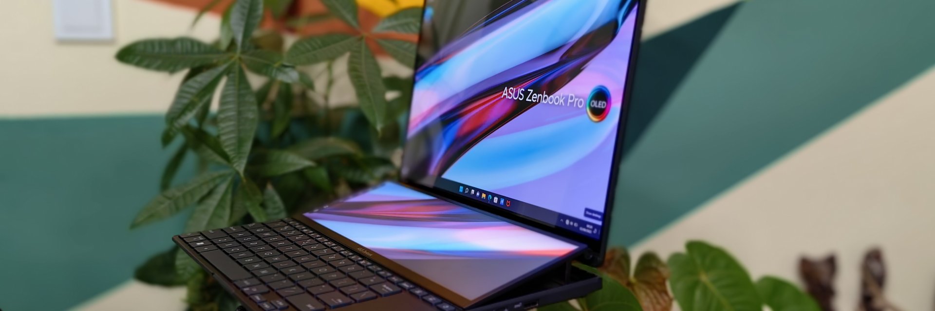 Asus ZenBook Pro 14 Duo е мощен лаптоп с два дисплея