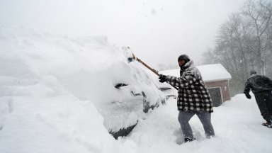 Част от американския щат Ню Йорк бе затрупана от преспи