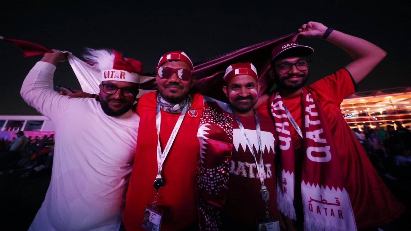 Инциденти в Катар: Хаос и ранени във фен зона, обраха журналистка до стадиона