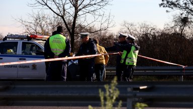 Бус превозващ нелегални мигранти е заловен на автомагистрала Тракия край