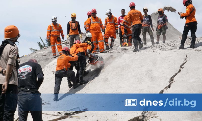 Много деца са загинали при срутването на училищата и и