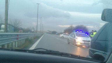 Поредна гонка между полиция и кола с нелегални мигранти предизвика