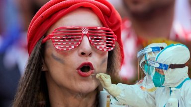 Телевизионните кадри на зрители без маски на Световното първенство по