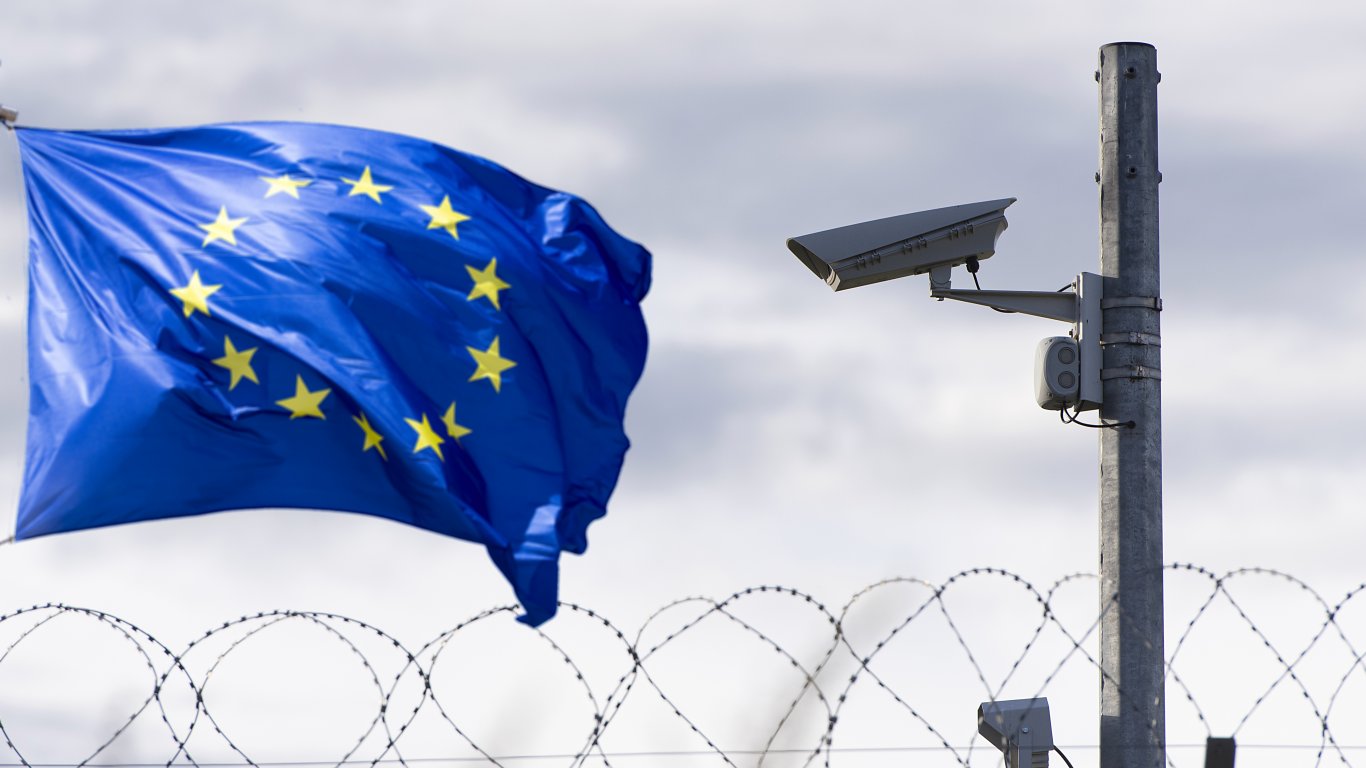 ЕК: България разполага с 205 милиона евро от ЕС за наблюдение на границата