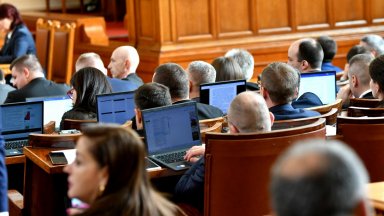 Пленарният ден започна още на старта с остра реакция на