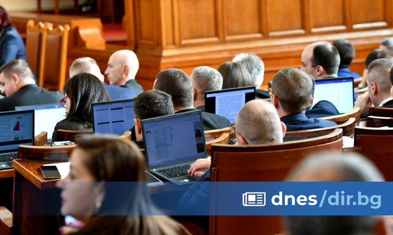 Пленарният ден започна още на старта с остра реакция на