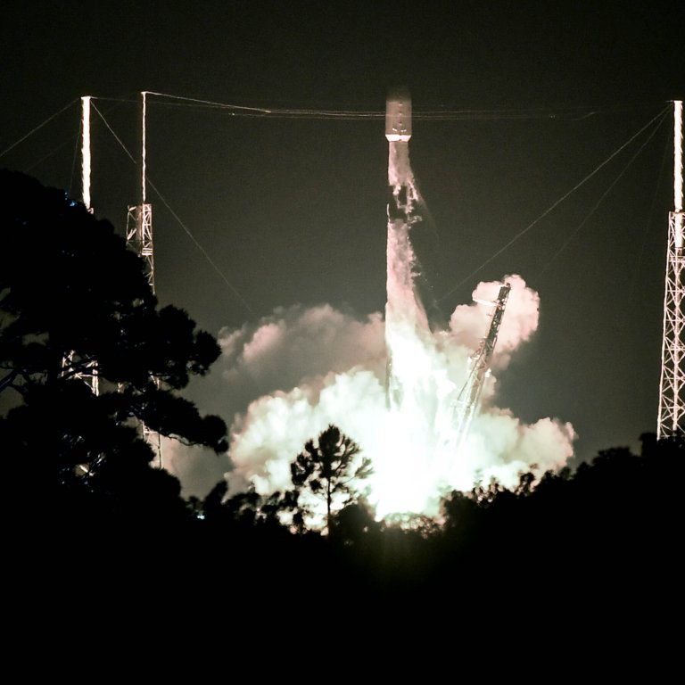 SpaceX изстреля тайнствен сателит към геостационарна трансферна орбита 
