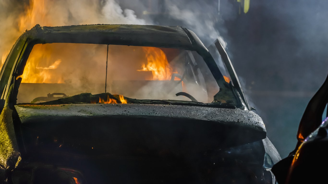БМВ напълно изгоря след палеж в Монтана