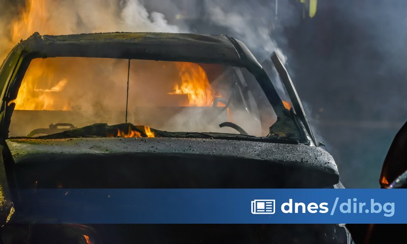 Две коли изгоряха при пожар в София, информира МВР, цитирано