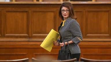 Председателят на ПГ на ГЕРБ СДС Десислава Атанасова отрече твърдението на