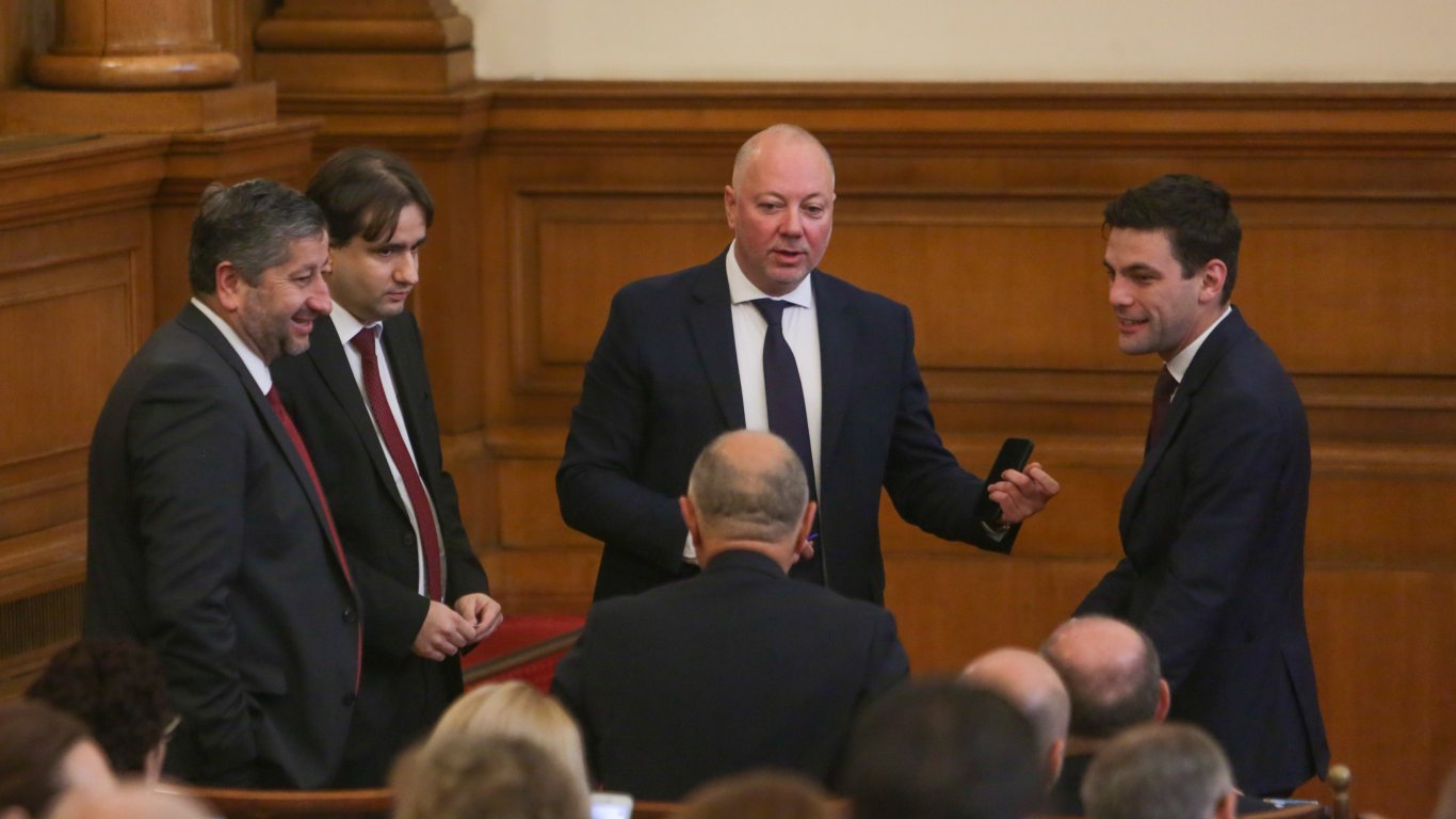 Очаква се депутатите да изберат Росен Желязков за председател на НС 