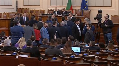 Още преди дебатите да започнат Изборният кодекс сътвори скандал в