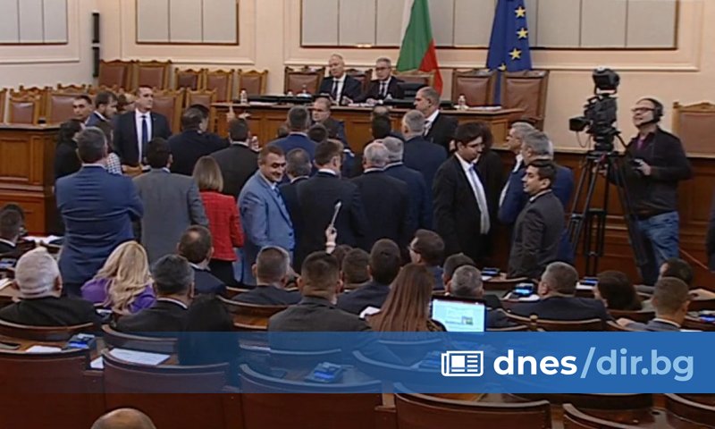 Още преди дебатите да започнат, Изборният кодекс сътвори скандал в