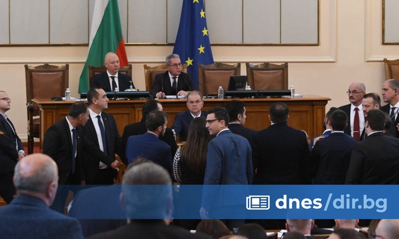 Депутатите ще продължат днес дебата на второ четене по промените