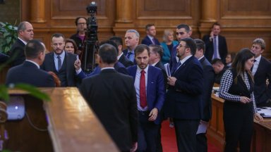 За цял работен ден депутатите приеха само заглавието на Изборния