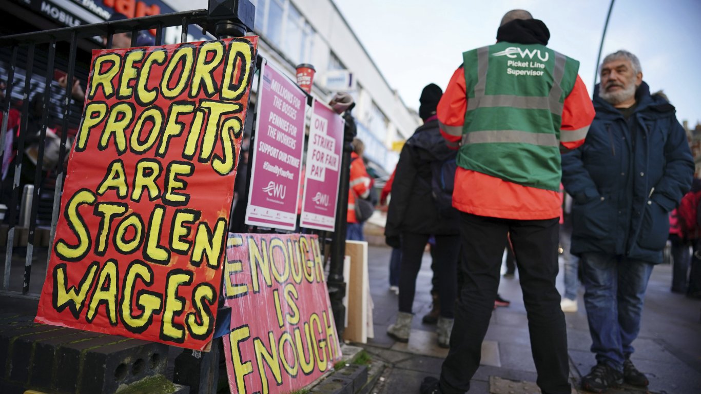 Британците масово вдигнаха стачки с искане за по-високи заплати