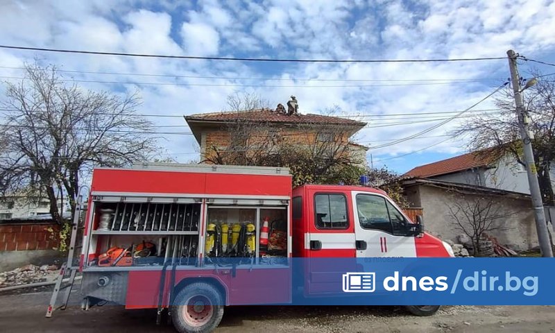 Пожарникари спасиха къщата на семейство с три деца от пловдивското село Рогош,