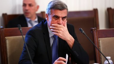 В понеделник лидерката на БСП заяви Днес провеждаме среща с