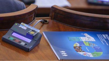 Парламентарната правна комисия отхвърли ветото на президента Румен Радев върху промените