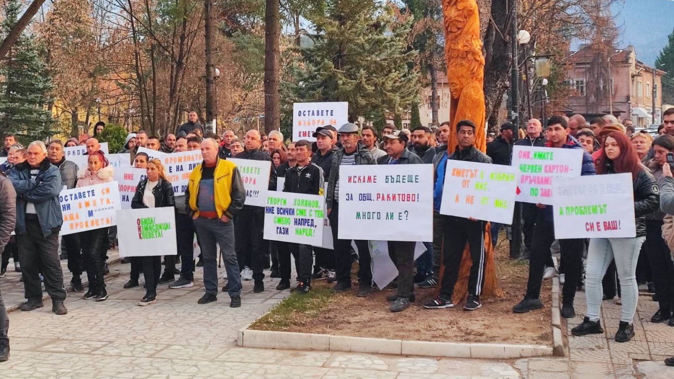 След протест и подписка: Кметът на Ракитово остава на поста си