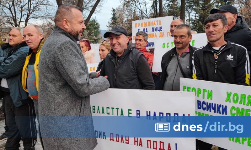 Ракитово се вдигна на протест срещу отстраняването на кмета си.