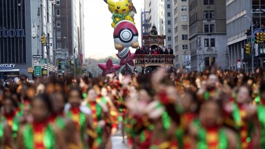 Американците отбелязват Деня на благодарността с  паради и американски футбол (снимки)