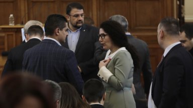 От Продължаваме Промяната поискаха днес да бъде изслушан премиерът Гълъб