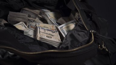 Жена от Добрич предаде 25 000 канадски долара над 35