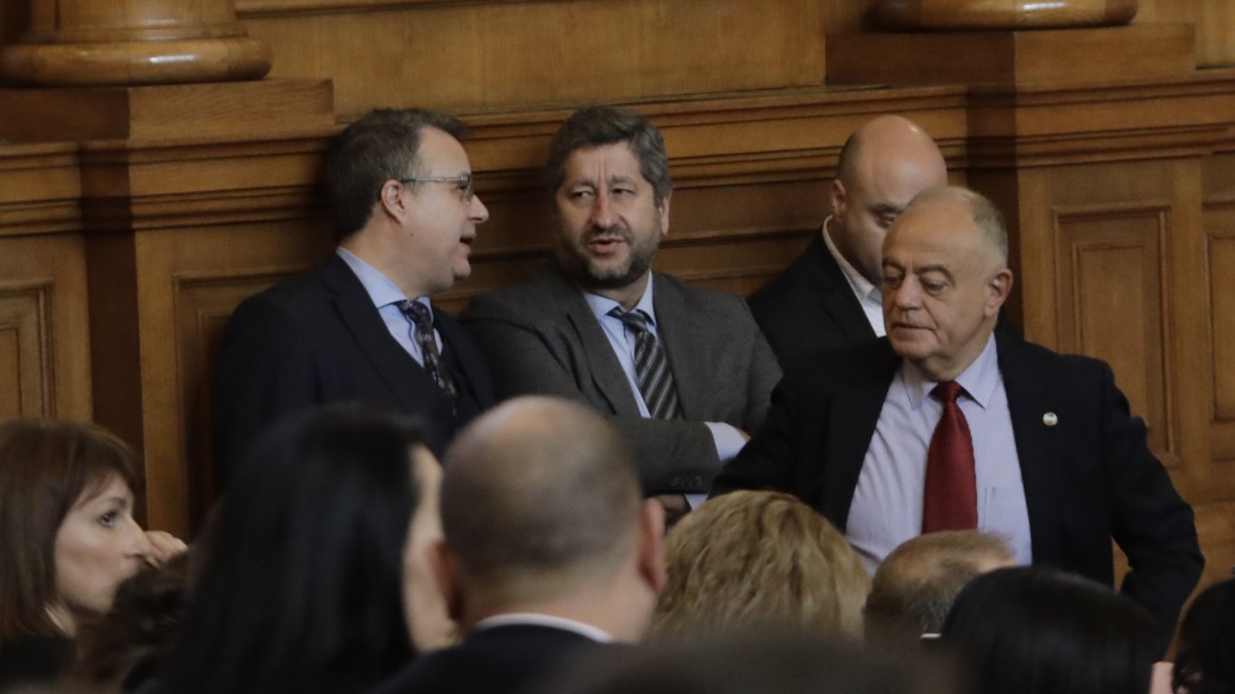 От "Демократична България" поискаха Христо Грозев да бъде изслушан в парламента