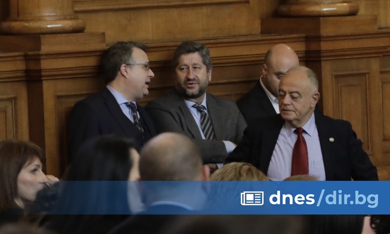 Депутатите от Демократична България Ивайло Мирчев и Атанас Атанасов поискаха