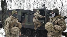 Ожесточени боеве в Донбас и Запорожието, а Киев все повече се тресе от корупционния скандал