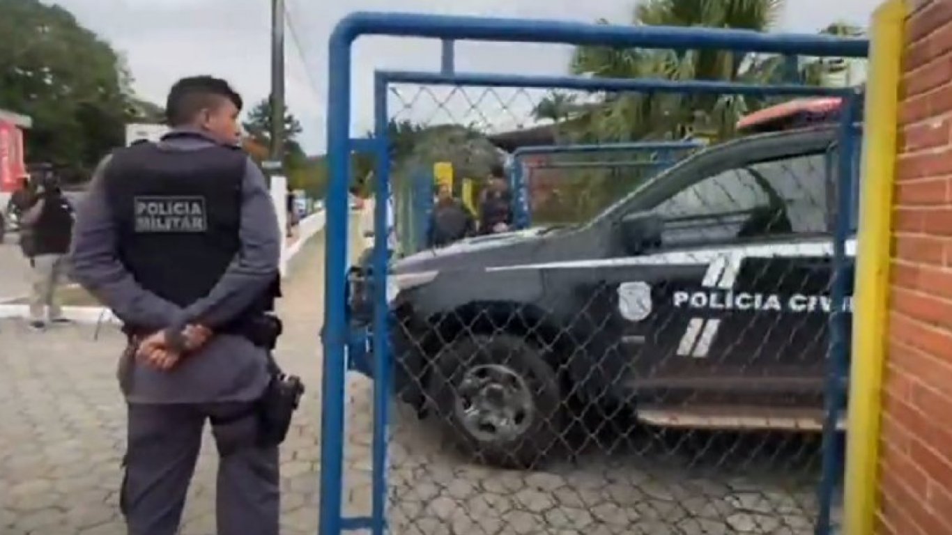 Нападение с огнестрелно оръжие в две училища в Бразилия, има убити 