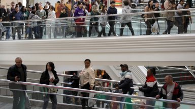 Дълги опашки се извиха в Съединените щати за Черния петък