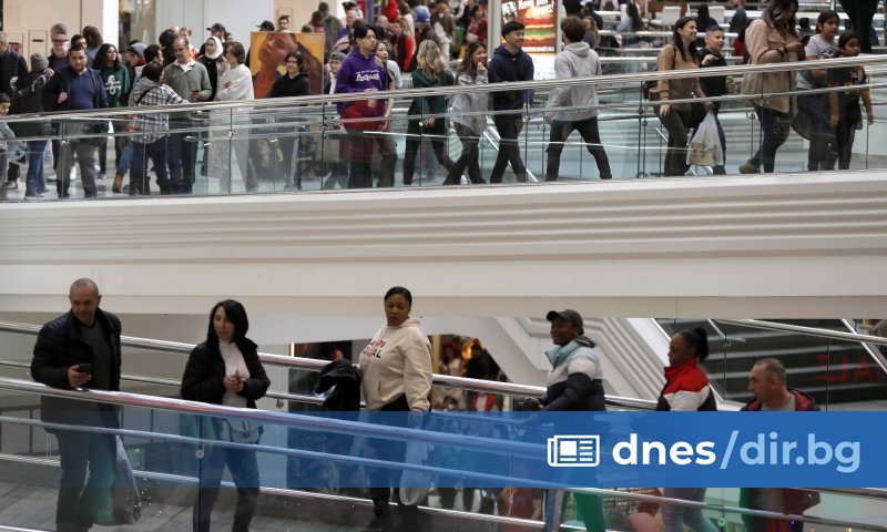 Дълги опашки се извиха в Съединените щати за Черния петък.