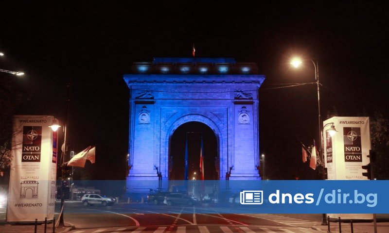 Триумфалната арка в Букурещ грейна в синьо. Тя ще бъде