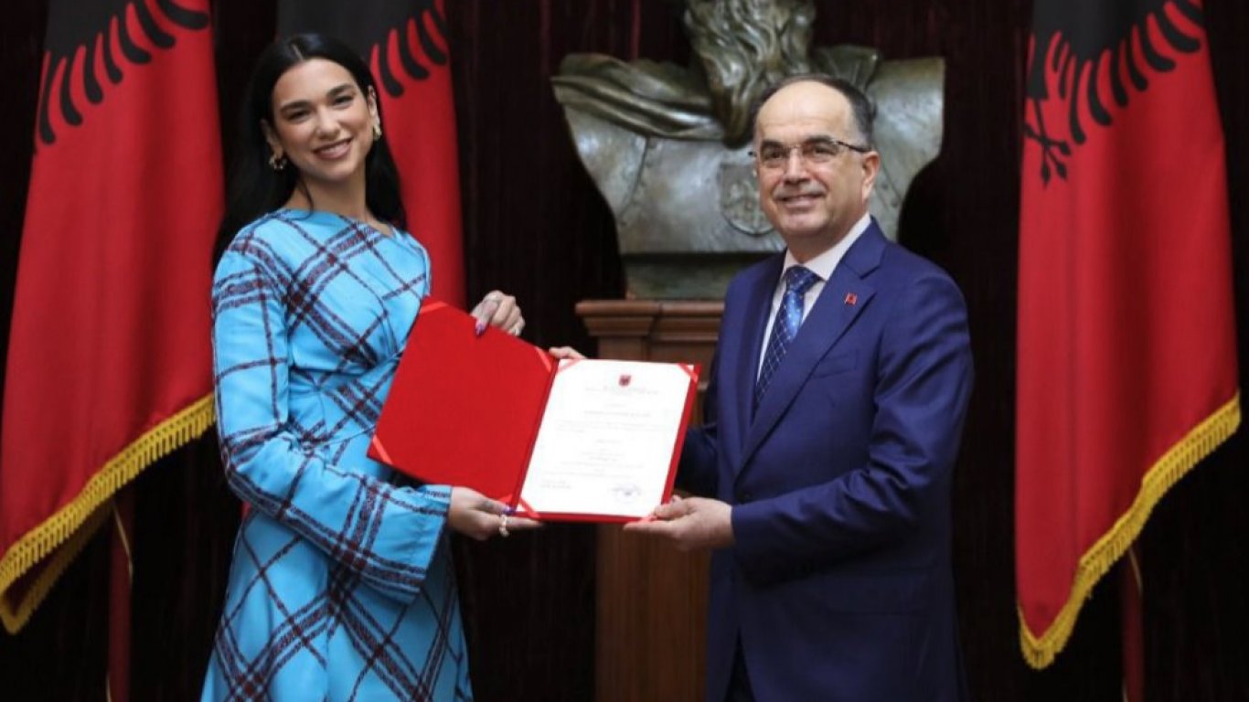 Звездата Дуа Липа получи албанско гражданство