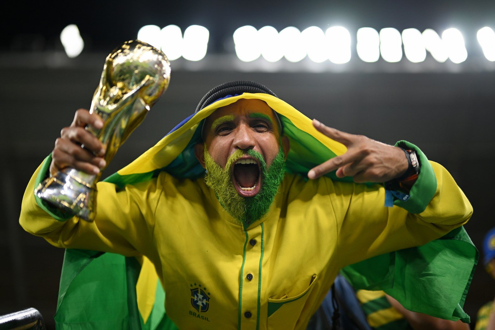 Този атрактивен фен на Бразилия предвкусваше световната титла след втората победа в групата - 1:0 над Швейцария, което означаваше класиране на осминафиналите.