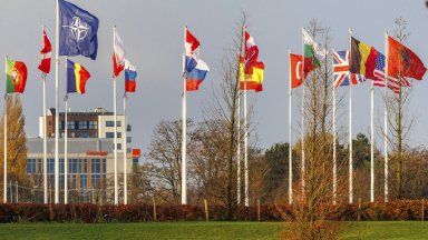 Министрите на външните работи на страните членки на НАТО се