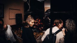 Kaк най-младата нация в Европа бяга от изолацията: Афтърпартитата в Прищина