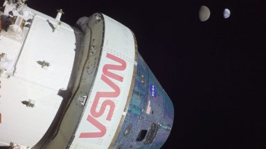 Капсулата "Орион" на НАСА достигна най-далечно си разстояние от Земята