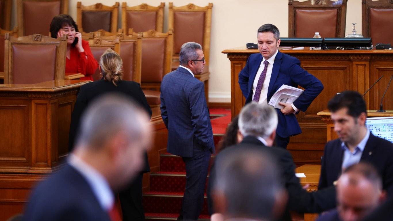 Парламентът удължи на първо четене действието на бюджета за 2022 г.