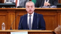 Премиерът отхвърли обвиненията за манипулация на вота с кодовете на машините