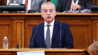 Няма как един човек от политическа партия да държи кодовете