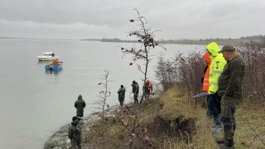 Изплува трупът на един от изчезналите рибари в езерото Мандра  