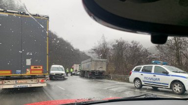 Катастрофа затруднява движението в Прохода на Републиката Хаинбоаз в района