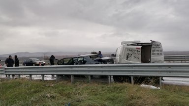 Почина 24 годишната жена пострадала при катастрофата между катафалка и автомобил