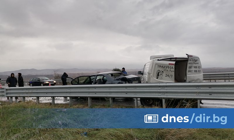 Почина 24-годишната жена, пострадала при катастрофата между катафалка и автомобил