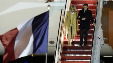 Президентът на Франция Еманюел Макрон пристигна снощи във Вашингтон на